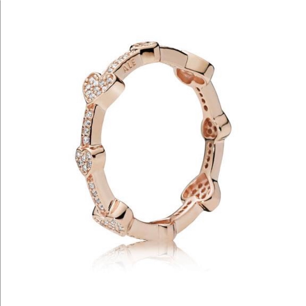 Pandora Alluring Hearts Rose Ring